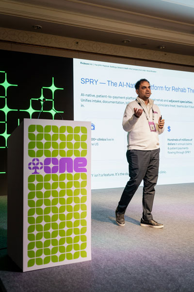 A founder presenting his company from the podium